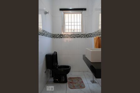 Casa à venda com 302m², 3 quartos e 6 vagas Casa à venda com 302m², 3 quartos e 6 vagasBANHEIRO