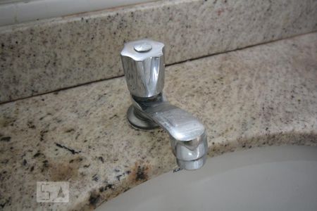 Apartamento à venda com 70m², 2 quartos e sem vagaBanheiro - Torneira