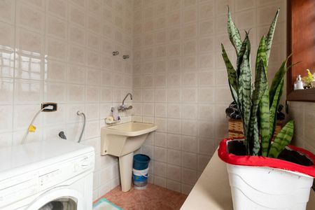 Casa à venda com 350m², 4 quartos e 8 vagasLavanderia