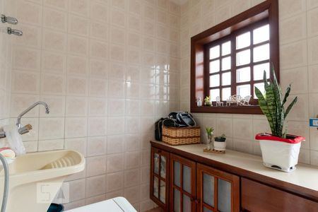 Casa à venda com 350m², 4 quartos e 8 vagasLavanderia