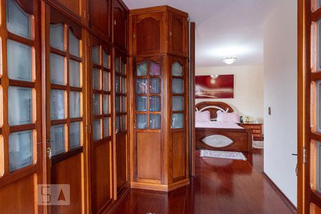 Casa à venda com 350m², 4 quartos e 8 vagasCloset da suíte master