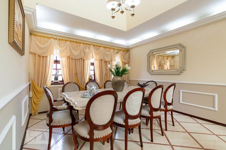 Casa à venda com 350m², 4 quartos e 8 vagasSala