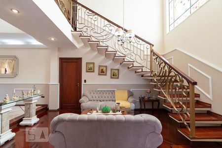 Casa à venda com 350m², 4 quartos e 8 vagasSala