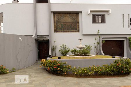Casa à venda com 350m², 4 quartos e 8 vagasEntrada