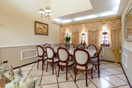 Casa à venda com 350m², 4 quartos e 8 vagasSala