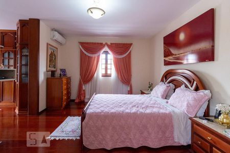 Casa à venda com 350m², 4 quartos e 8 vagasSuíte master