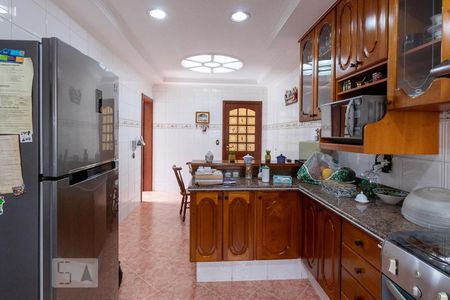 Casa à venda com 350m², 4 quartos e 8 vagasCozinha - Armários