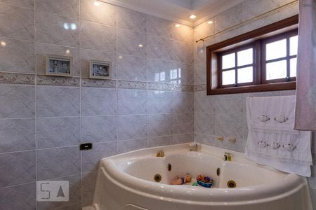 Casa à venda com 350m², 4 quartos e 8 vagasSuíte master banheiro