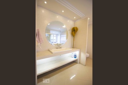 Casa à venda com 1140m², 8 quartos e 8 vagasBanheiro da Suíte 3