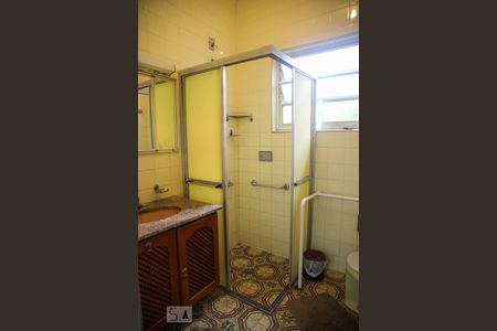 Casa à venda com 472m², 4 quartos e 2 vagas Casa à venda com 472m², 4 quartos e 2 vagasBanheiro 1