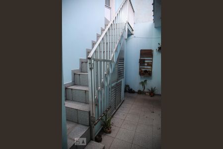 Casa à venda com 472m², 4 quartos e 2 vagas Casa à venda com 472m², 4 quartos e 2 vagasEscada