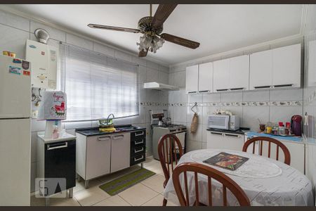 Casa à venda com 300m², 3 quartos e 3 vagas Casa à venda com 300m², 3 quartos e 3 vagasCozinha