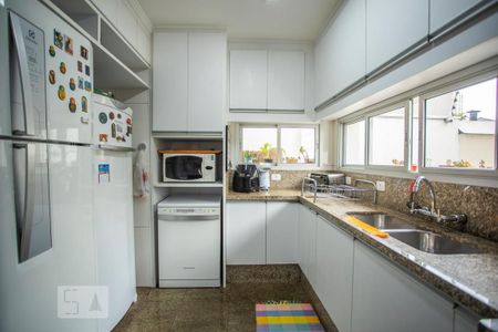 Casa à venda com 460m², 5 quartos e 7 vagasCozinha