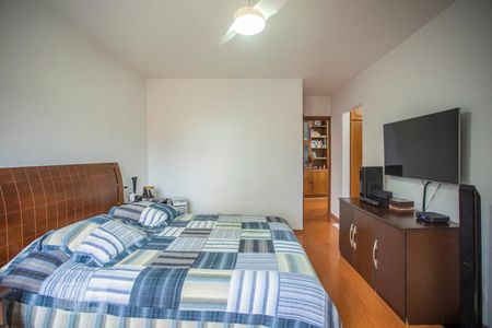 Casa à venda com 460m², 5 quartos e 7 vagasSuíte 2