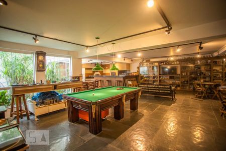 Casa à venda com 460m², 5 quartos e 7 vagasSalão