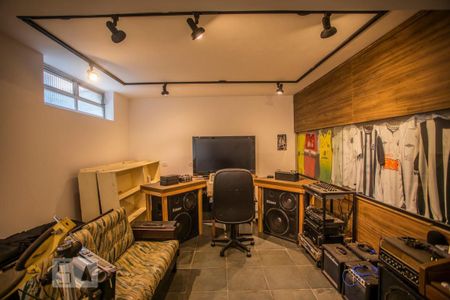 Casa à venda com 460m², 5 quartos e 7 vagasSalão