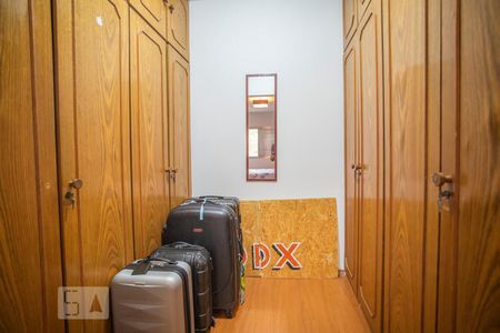 Casa à venda com 460m², 5 quartos e 7 vagasCloset