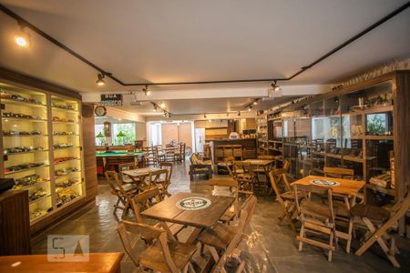 Casa à venda com 460m², 5 quartos e 7 vagasSalão