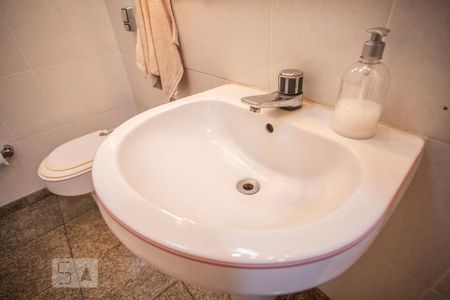 Casa à venda com 460m², 5 quartos e 7 vagasLavabo - Torneira