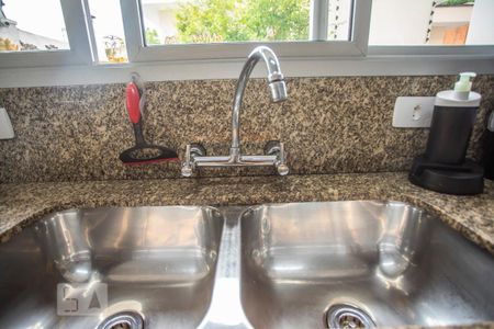 Casa à venda com 460m², 5 quartos e 7 vagasCozinha - Torneira