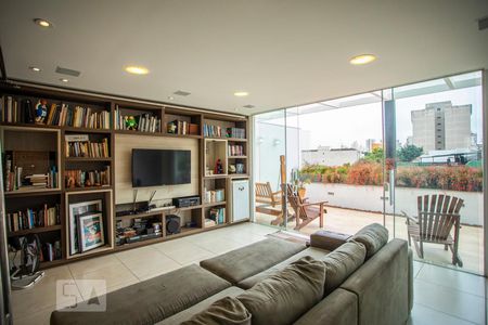 Casa à venda com 460m², 5 quartos e 7 vagasSala de TV