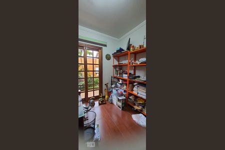 Casa à venda com 220m², 4 quartos e 5 vagas Casa à venda com 220m², 4 quartos e 5 vagasEscritório