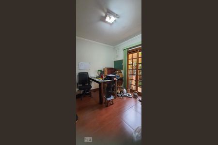 Casa à venda com 220m², 4 quartos e 5 vagas Casa à venda com 220m², 4 quartos e 5 vagasEscritório