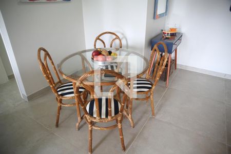 Sala de apartamento para alugar com 2 quartos, 90m² em Canto do Forte, Praia Grande