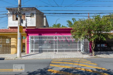 Casa à venda com 450m², 3 quartos e 3 vagas Casa à venda com 450m², 3 quartos e 3 vagasFachada