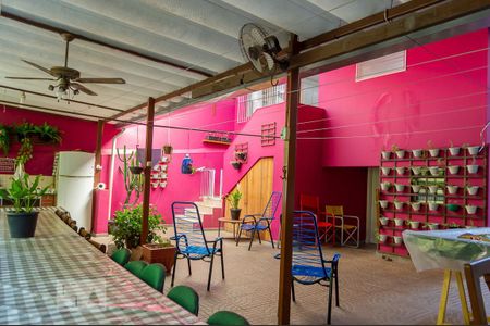 Casa à venda com 450m², 3 quartos e 3 vagas Casa à venda com 450m², 3 quartos e 3 vagasÁrea Externa