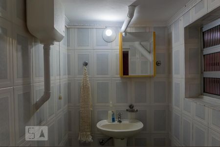 Casa à venda com 450m², 3 quartos e 3 vagas Casa à venda com 450m², 3 quartos e 3 vagasBanheiro de Serviço