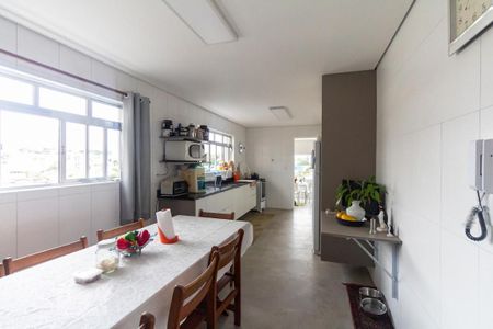 Casa à venda com 159m², 3 quartos e 3 vagasCozinha