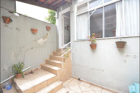 Casa à venda com 200m², 2 quartos e 1 vaga Casa à venda com 200m², 2 quartos e 1 vagaQuintal