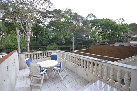 Casa à venda com 200m², 2 quartos e 1 vaga Casa à venda com 200m², 2 quartos e 1 vagaVaranda