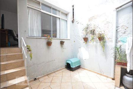 Casa à venda com 200m², 2 quartos e 1 vaga Casa à venda com 200m², 2 quartos e 1 vagaQuintal