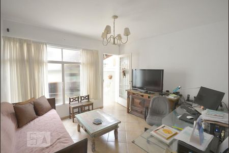 Casa à venda com 200m², 2 quartos e 1 vaga Casa à venda com 200m², 2 quartos e 1 vagaSala Edicola