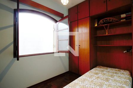 Casa à venda com 200m², 5 quartos e 2 vagasQuarto 2