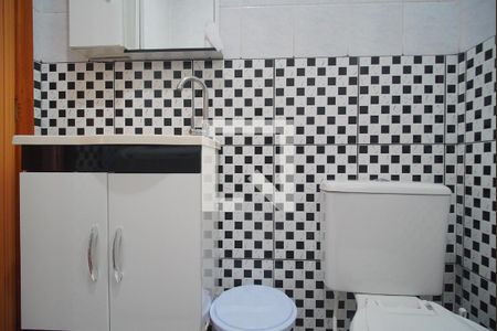 Banheiro de kitnet/studio para alugar com 1 quarto, 29m² em Centro, São Leopoldo