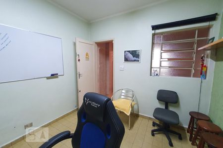 Casa à venda com 180m², 2 quartos e 2 vagas Casa à venda com 180m², 2 quartos e 2 vagasQuarto de Serviço ou extra