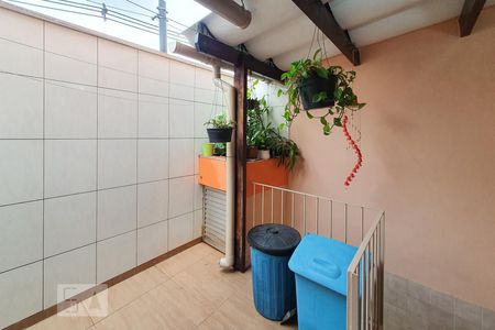 Casa à venda com 180m², 2 quartos e 2 vagas Casa à venda com 180m², 2 quartos e 2 vagasCozinha