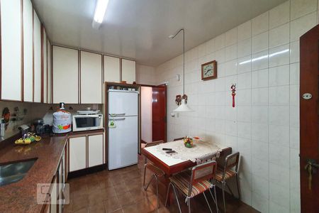 Casa à venda com 180m², 2 quartos e 2 vagas Casa à venda com 180m², 2 quartos e 2 vagasCozinha