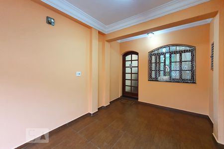 Casa à venda com 180m², 2 quartos e 2 vagas Casa à venda com 180m², 2 quartos e 2 vagasGaragem