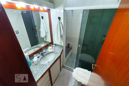 Casa à venda com 180m², 2 quartos e 2 vagas Casa à venda com 180m², 2 quartos e 2 vagasBanheiro