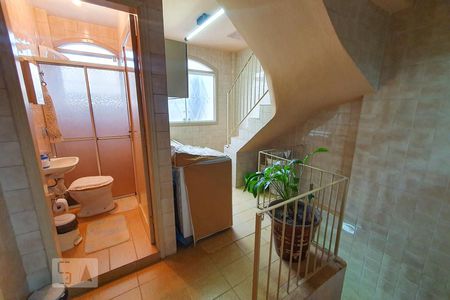 Casa à venda com 180m², 2 quartos e 2 vagas Casa à venda com 180m², 2 quartos e 2 vagasBanheiro de Serviço