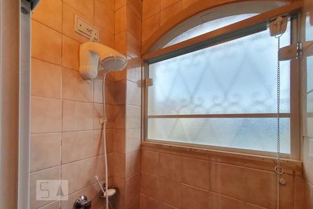 Casa à venda com 180m², 2 quartos e 2 vagas Casa à venda com 180m², 2 quartos e 2 vagasBanheiro de Serviço