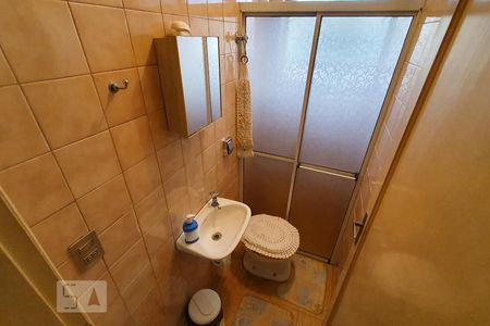 Casa à venda com 180m², 2 quartos e 2 vagas Casa à venda com 180m², 2 quartos e 2 vagasBanheiro de Serviço