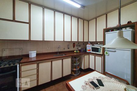 Casa à venda com 180m², 2 quartos e 2 vagas Casa à venda com 180m², 2 quartos e 2 vagasCozinha