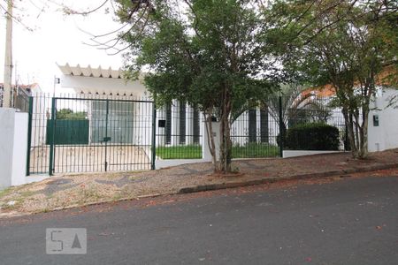 Casa à venda com 280m², 4 quartos e 4 vagasFachada