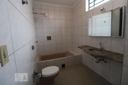 Casa à venda com 280m², 4 quartos e 4 vagasBanheiro do Quarto 4