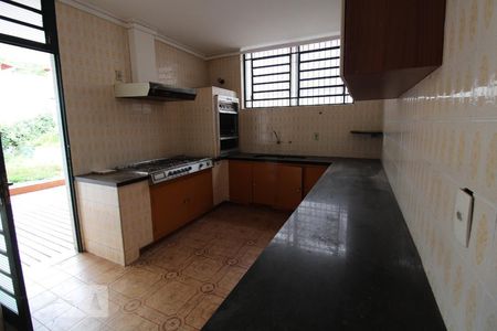 Casa à venda com 280m², 4 quartos e 4 vagasCozinha